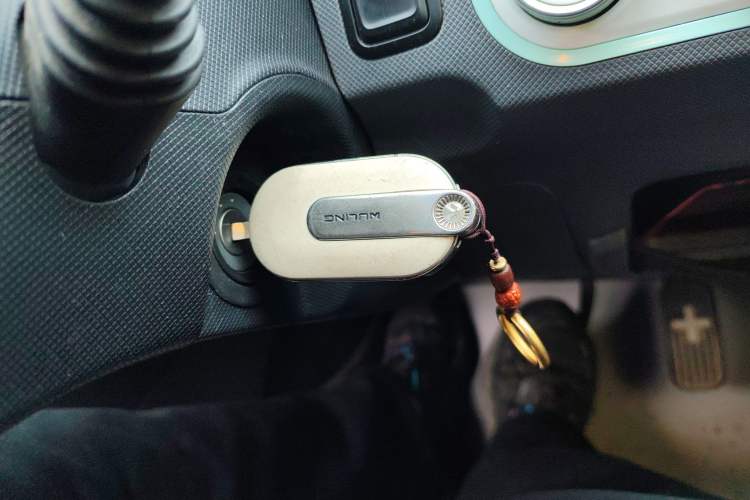 Used Wuling Hongguang MINIEV 2022 Macaron Premium Model – Lithium Iron Phosphate Vehicle Key