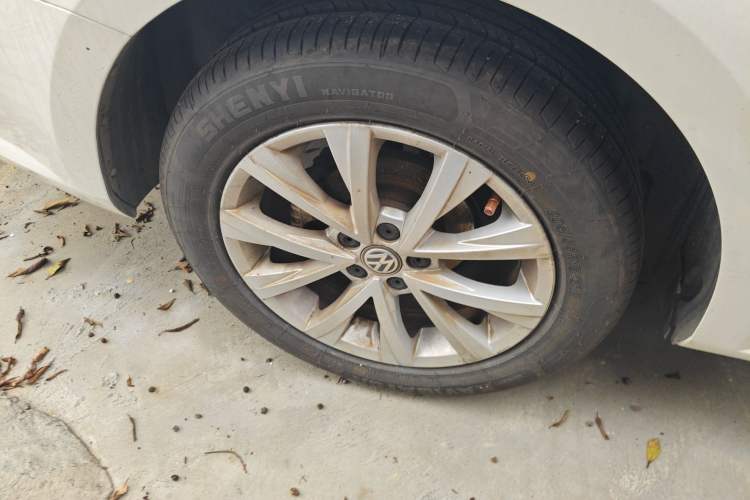 Used Volkswagen Lavida 2017 1.6L Automatic Comfort Edition Right Rear Wheel Hub