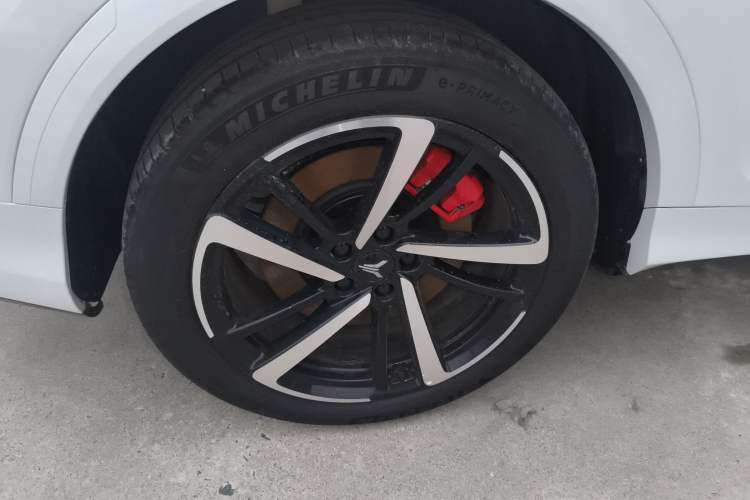 Used VOYAH FREE 2025 Model FREE+ Rear-Drive Qiankun Edition Right Rear Wheel Hub