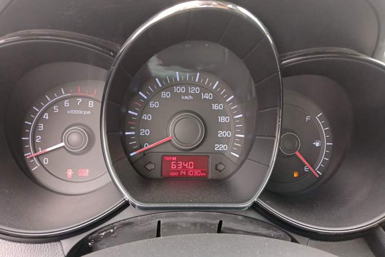 Used Kia K2 2012 Sedan 1.4L MT GLS Commemorative Edition
