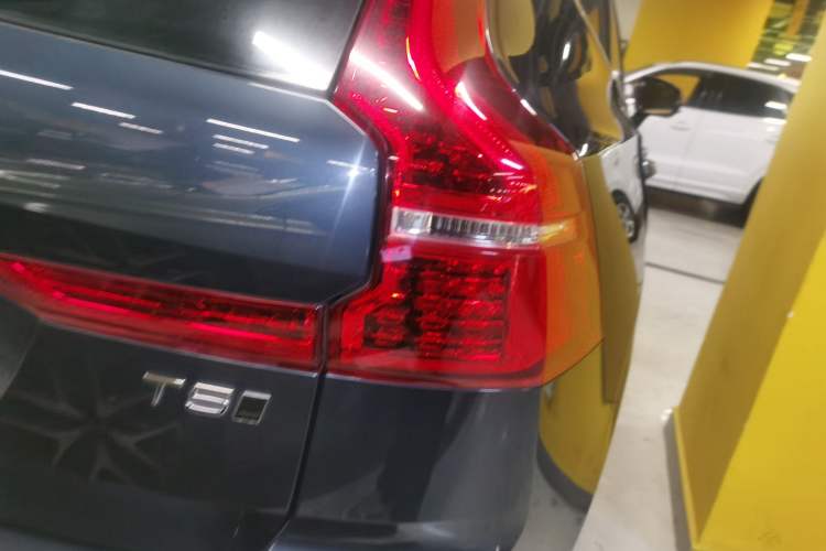 Used Volvo XC60 2021 T5 4x4 Smart Luxury Edition