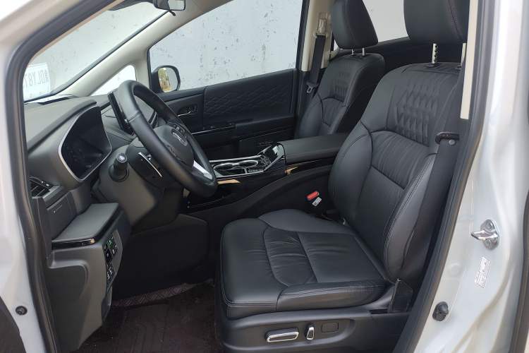 Used Honda Elysion 2024 2.0L eHEV Luxury Edition Left Front Seat