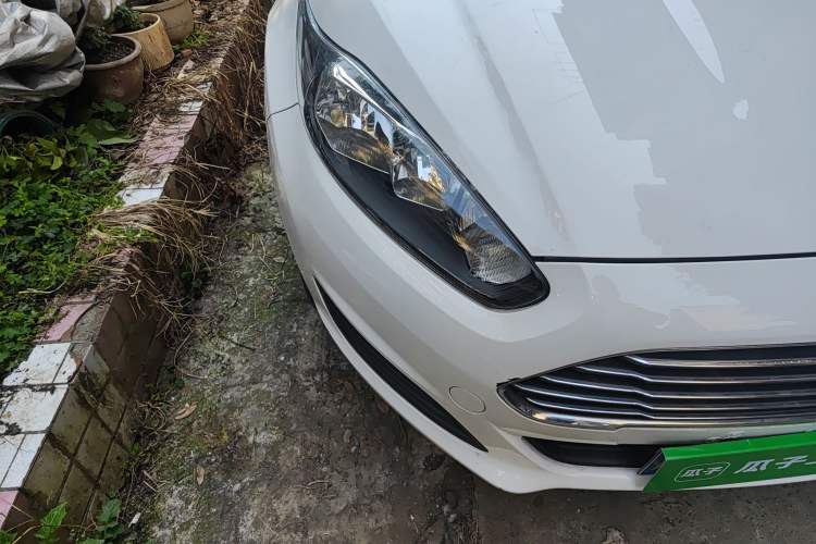 Used Ford Fiesta 2013 Sedan 1.5L Manual Fashion Edition
