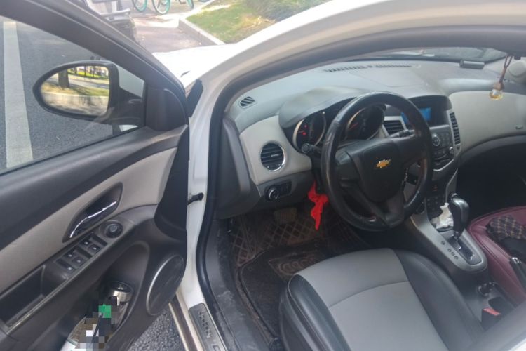 Used Chevrolet Cruze 2012 1.8L SE AT Driver Seat