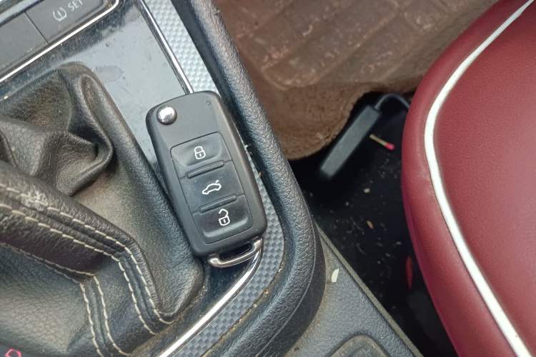 Used Volkswagen Cross Lavida 2014 1.6L Automatic Vehicle Key