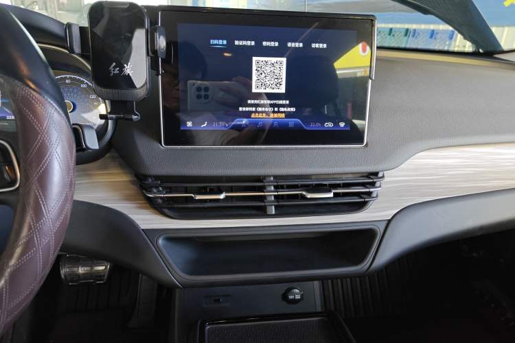 Used Hongqi E-QM5 2023 620km PLUS
