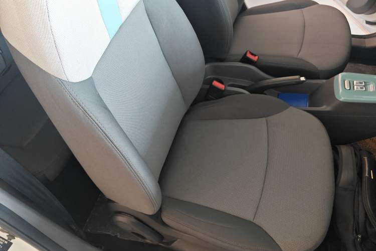 Used CHANGAN NEVO Lumin 2022 155 km – Refreshingly Sweet Edition Right Front Seat