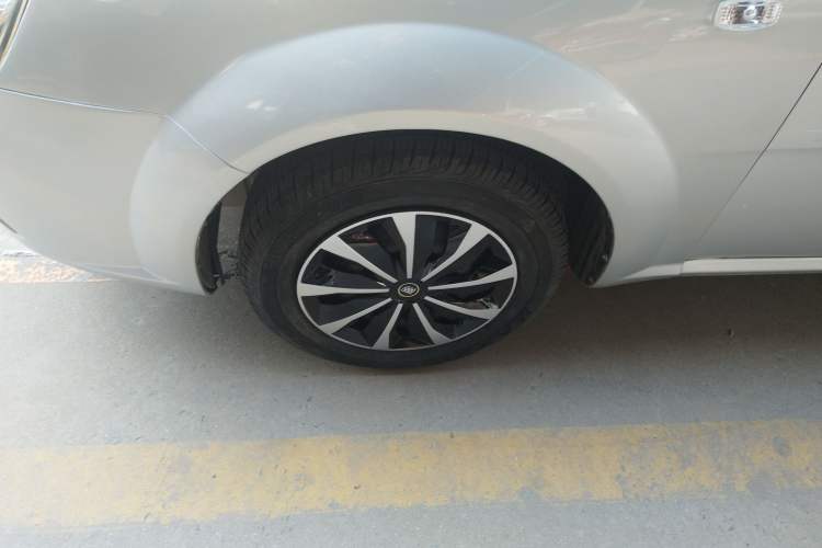 Used Buick Excelle 2013 1.5L Automatic Classic Model Left Front Wheel Hub