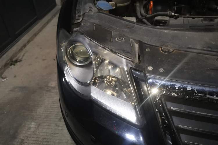 Used Volkswagen Magotan 2011 1.8TSI DSG Comfort Model Right Front Headlight