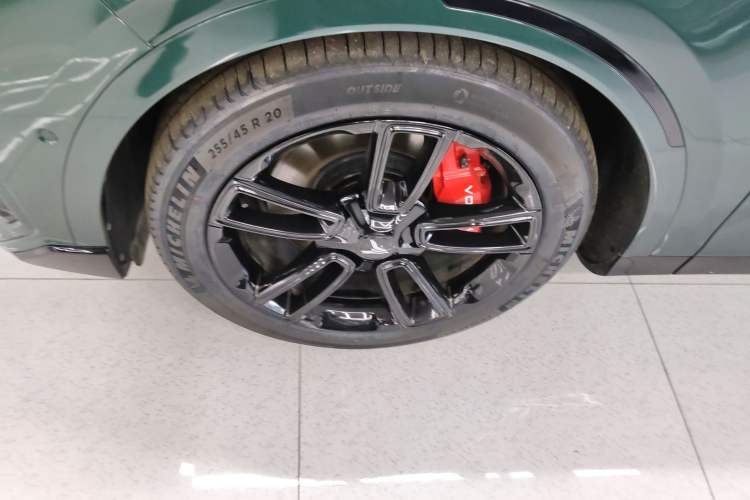 Used VOYAH FREE 2025 318 259 km All-Wheel-Drive Exploration Edition
