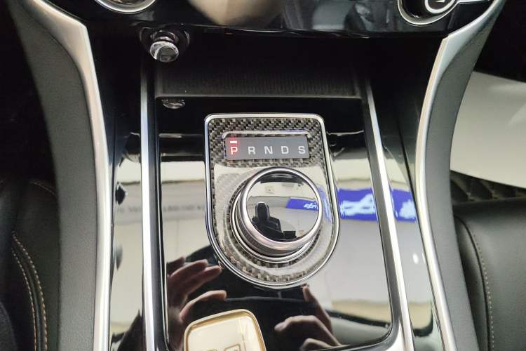 Used Jaguar XEL 2019 2.0T 200 PS Luxury Edition Gear Lever