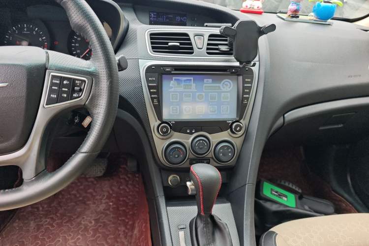 Used Haima Fumei 2014 M5 1.6L Automatic Elite Model Audio And AC Panel