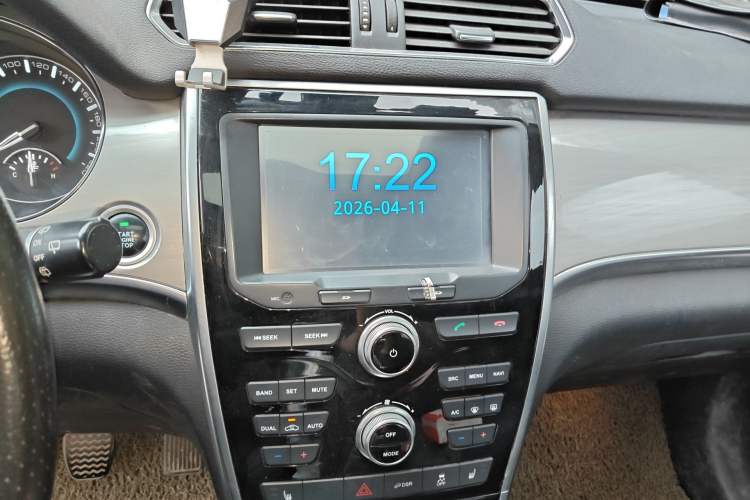 Used Haval H2 2016 Red-Label 1.5T Manual Two-Wheel Drive Luxury Model Audio And AC Panel