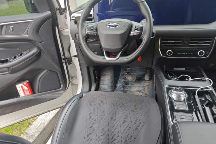 Used Ford Edge 2021 PLUS EcoBoost 245 Two-Wheel-Drive Platinum Edition 5 Seats