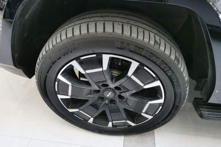 Used Formula Leopard 8 2025 Smart & Brave Flagship Edition 7 Seats