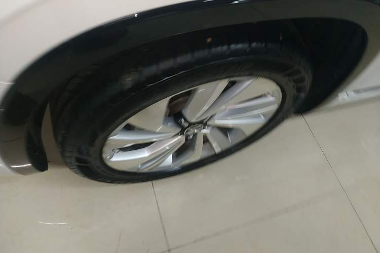 Used Volkswagen Tayron X 2020 330TSI Two-Wheel Drive Luxury Smart Connectivity Version Left Front Wheel Hub