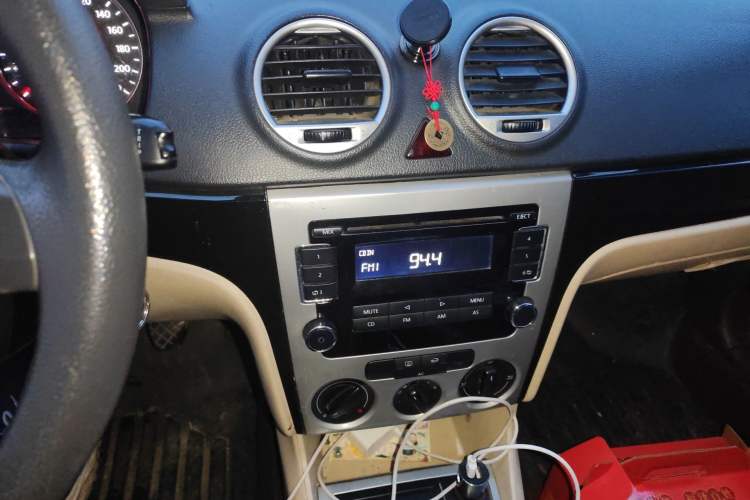 Used Volkswagen Lavida 2011 1.6L Manual Joy Version Audio And AC Panel