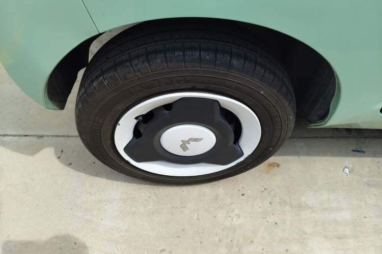 Used Wuling Hongguang MINIEV 2022 Macaron Premium Model – Lithium Iron Phosphate Right Rear Wheel Hub