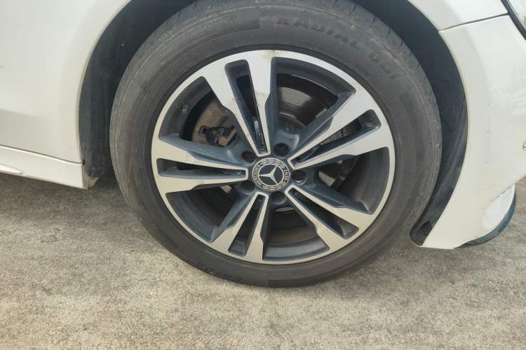 Used Mercedes-Benz C-Class 2018 C 200 Sport Edition Right Front Wheel Hub