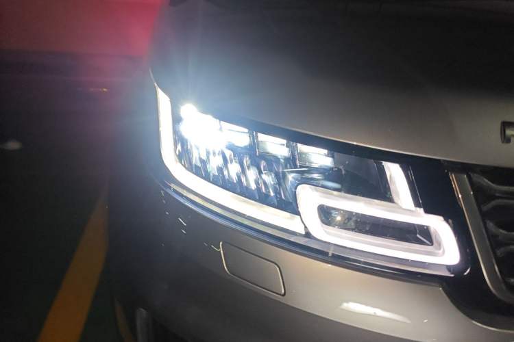 Used Land Rover Range Sport 2020 3.0 L6 HSE DYNAMIC Right Front Headlight