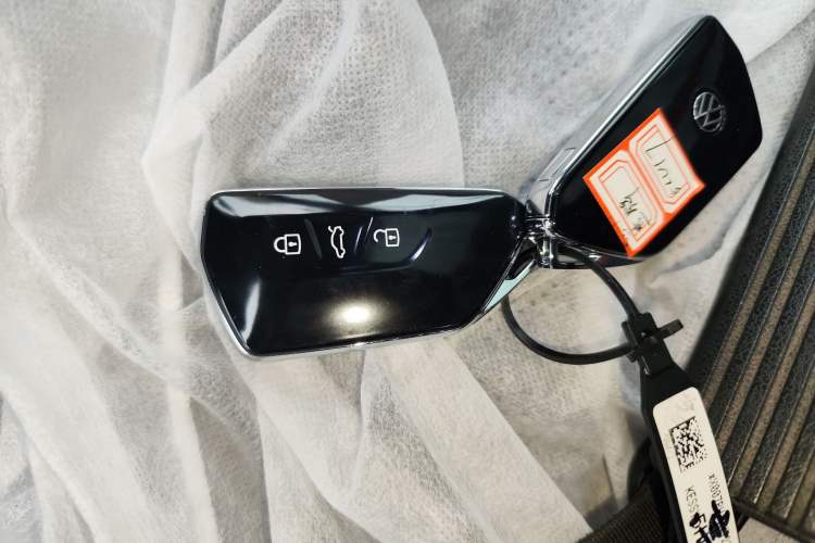 Used Volkswagen Golf 2025 300TSI R-Line
