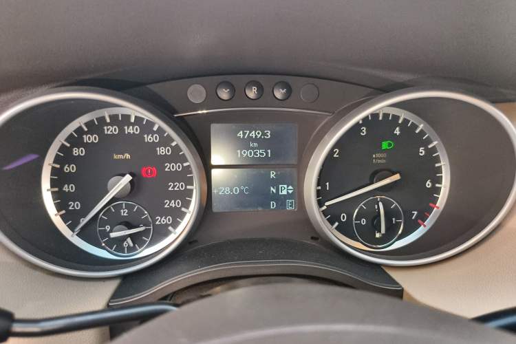 Used Mercedes-Benz R-Class 2011 R 300 L Business Model Instrument Cluster
