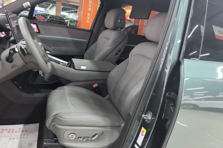 Used Denza N9 2025 Flagship Model
