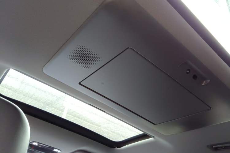 Used Dongfeng eπ eπ008 2024 210Max Range-Extended Version 6 Seats Headliner