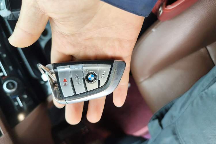 Used BMW 5 Series 2017 528Li Leading Model
