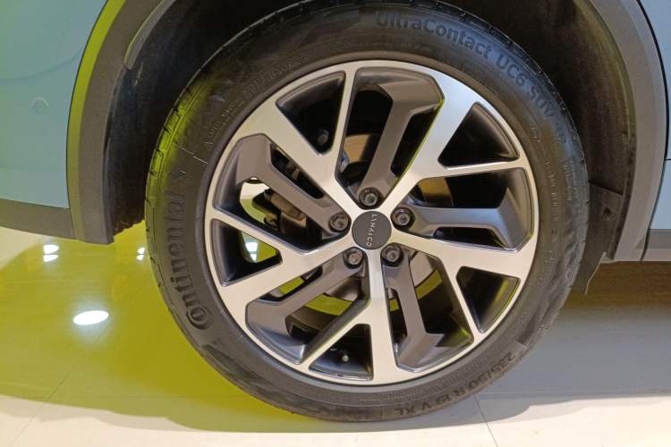 Used Lynk & Co 01 EM-P 2021 1.5TD PHEV Halo Right Rear Wheel Hub