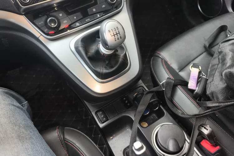 Used Haval H6 2017 Blue Label Sport Edition 1.5T Manual Two-Wheel Drive Elite Model Gear Lever