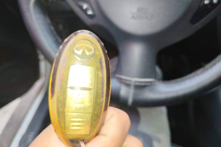 Used Infiniti ESQ 2014 1.6L Spontaneous Edition