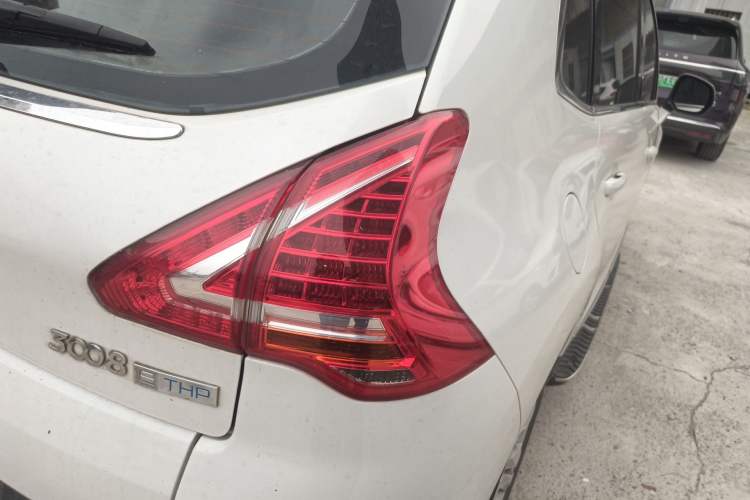 Used Peugeot 3008 2015 1.6THP Automatic Classic Edition Right Rear Taillight