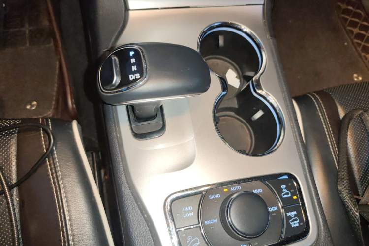 Used Jeep Grand Cherokee 2015 3.6L Luxury Navigation Edition Gear Lever