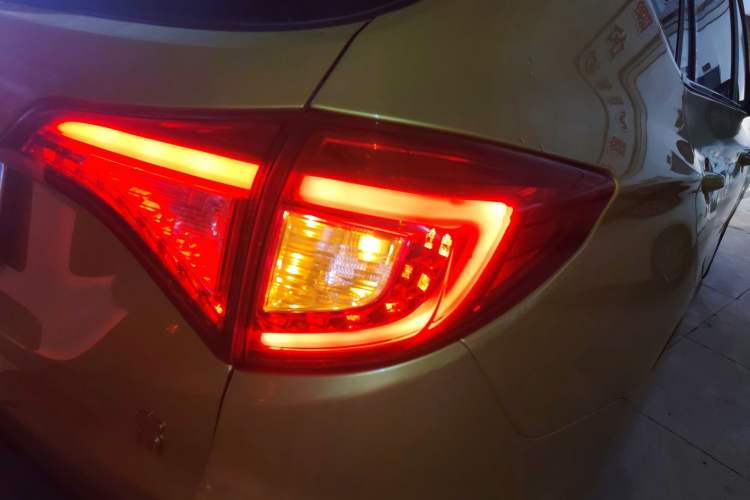 Used BYD Song 2016 GaiShi Edition 1.5TI Manual Elite Model Right Rear Taillight