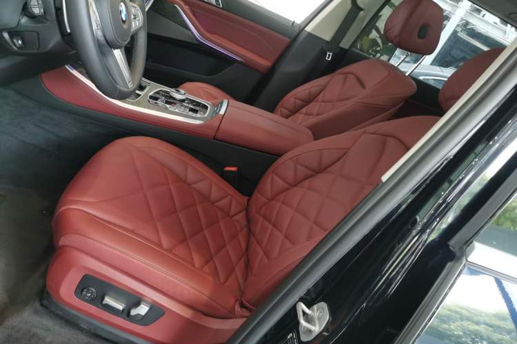 Used BMW X5 2023 xDrive 30Li Luxury M Sport Package Left Front Seat