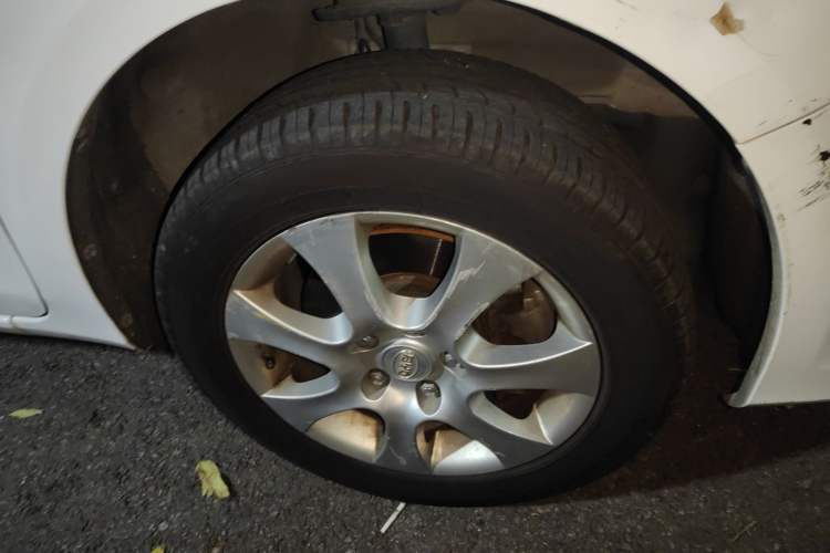 Used BYD e5 2016 300 Luxury Edition Right Front Wheel Hub