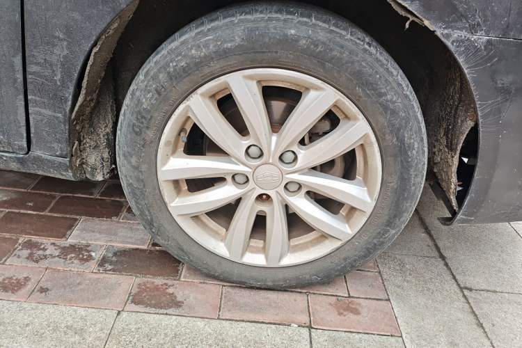 Used Geely Auto Classic Emgrand 2013 Sedan 1.5L Manual Elite Model Right Front Wheel Hub