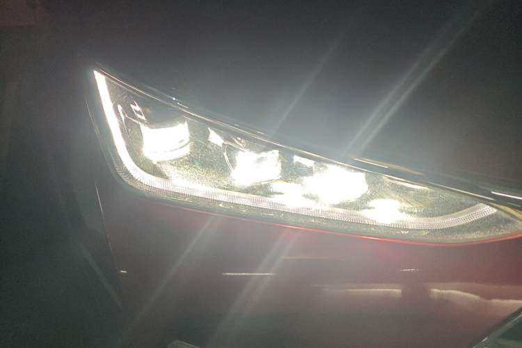 Used BYD Tang New Energy 2018 DM 2.0T All-Wheel Drive Smart Connect Elite 7-Seater China V Emission Standard Right Front Headlight