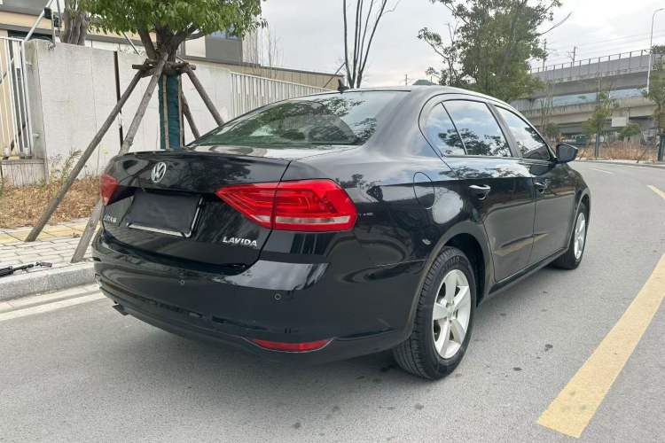 Used Volkswagen Lavida 2015 1.6L Manual Fashion Edition
