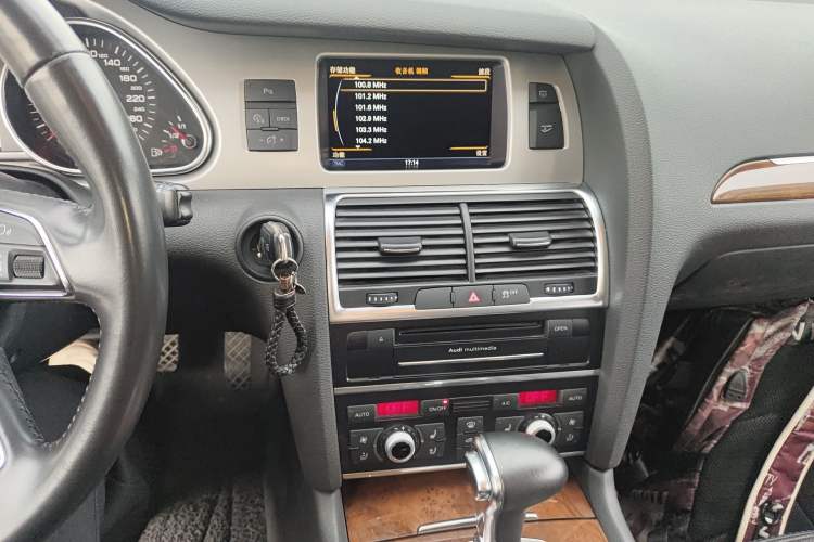 Used Audi Q7 2013 35 TFSI Ambition Edition Audio And AC Panel