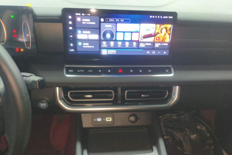 Used Great Wall Poer 2024 2.4T Passenger Version Automatic Diesel 4x4 Comfort Trim
