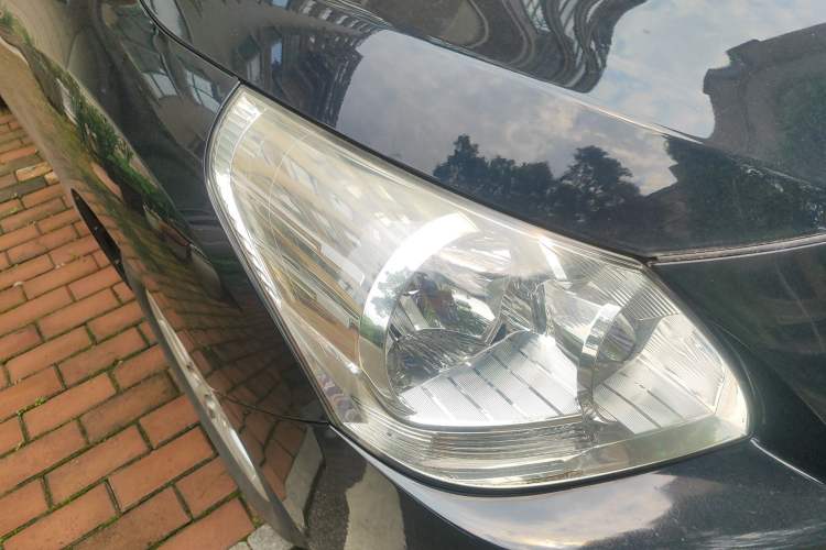 Used Toyota Verso 2014 Starlight 180E CVT Elite Edition Right Front Headlight