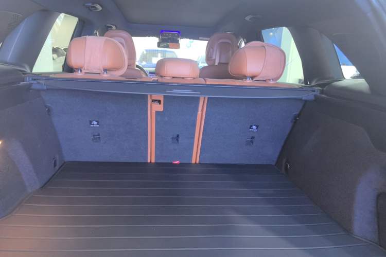 Used Mercedes-Benz GLC 2024 Refreshed GLC 300 L 4MATIC Dynamic Version 5 Seats
