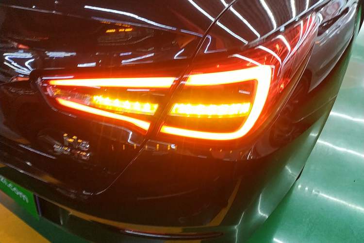 Used Hongqi H5 2022 Classic Model 1.5T DCT Flagship Edition Right Rear Taillight