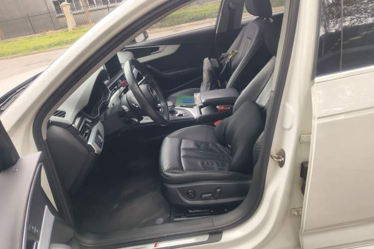 Used Audi A4L 2018 30th Anniversary Edition 40 TFSI Fashion Model
