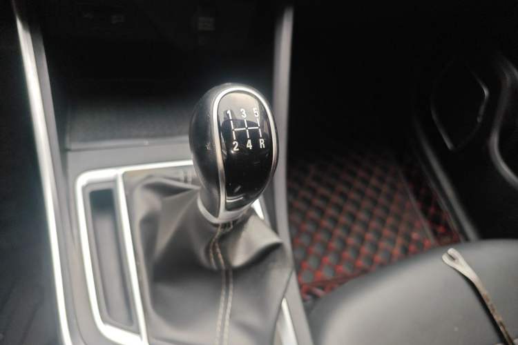 Used Geely Auto Vision X3 2019 Upgraded Model 1.5L Manual Luxury Version
