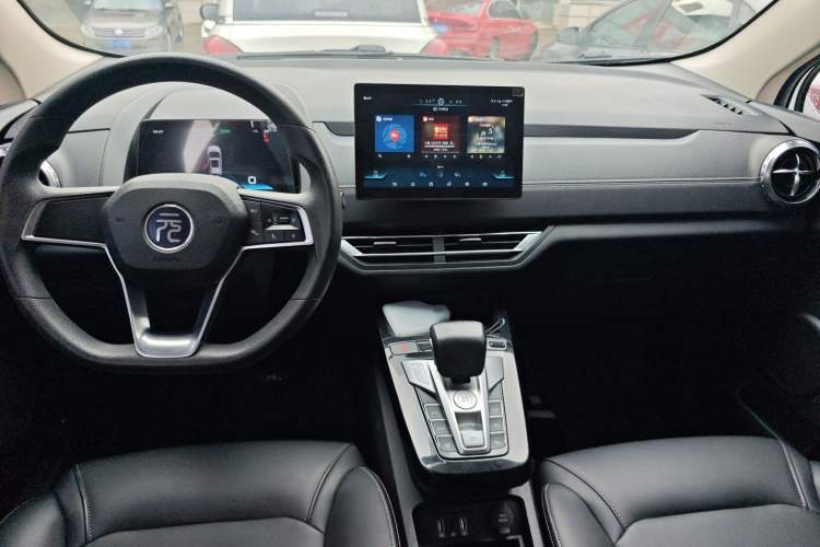 Used BYD Yuan New Energy 2019 EV535 Smart Connect Trendsetting Model Center Console