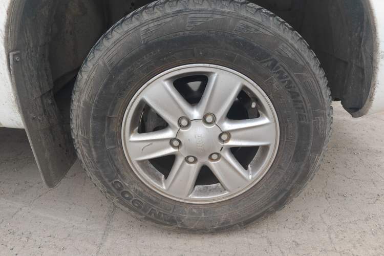 Used Isuzu JLM 2018 2.5T Four-Wheel Drive Diesel Luxury Version JE4D25Q5A Right Front Wheel Hub