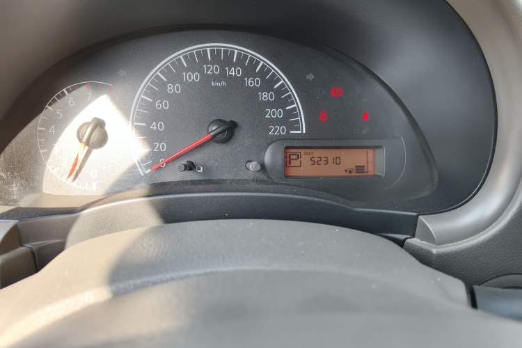 Used Nissan Sunny 2015 1.5XE CVT Comfort Edition Odometer Close Up